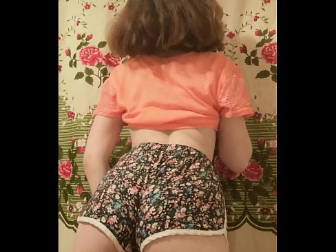 ❤️ Sexig ung babe som strippar av sig sina shorts inför kameran ❤️ Porno at porn sv.teenactivewear.ru ☑